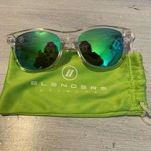Women’s blenders sunglasses
